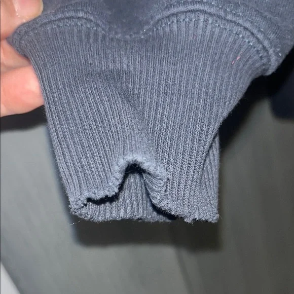 American Eagle Women’s XXS Oversized Rolling Stones Vampire Crewneck Sweatshirt - Picture 7 of 11